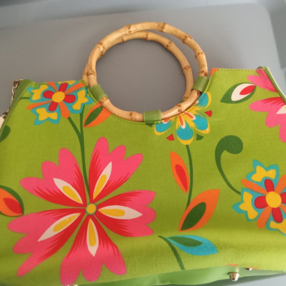 Braciano Tropical Green and floral bag bamboo smooth handles snap closure